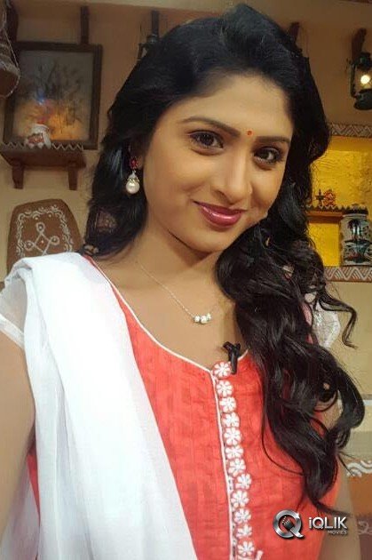 Praveena-Kadiyala-Gets-Adarsha-Mahila-Puraskaaram